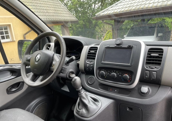 Renault Trafic cena 36000 przebieg: 186000, rok produkcji 2015 z Czarne małe 562